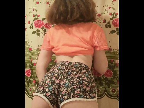❤️ Tânără sexy care se dezbracă de pantaloni scurți în fața camerei de filmat ❌  at ro.tradewin.top ﹏