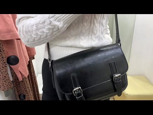 ❤️ Masturbarea în public a tinerei târfe FeralBerry cu un dildo în cabina de probă ❌  at ro.tradewin.top ﹏