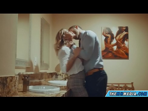 ❤️ Când o blondă cu sânii mari te seduce într-o toaletă publică ❌  at ro.tradewin.top ﹏